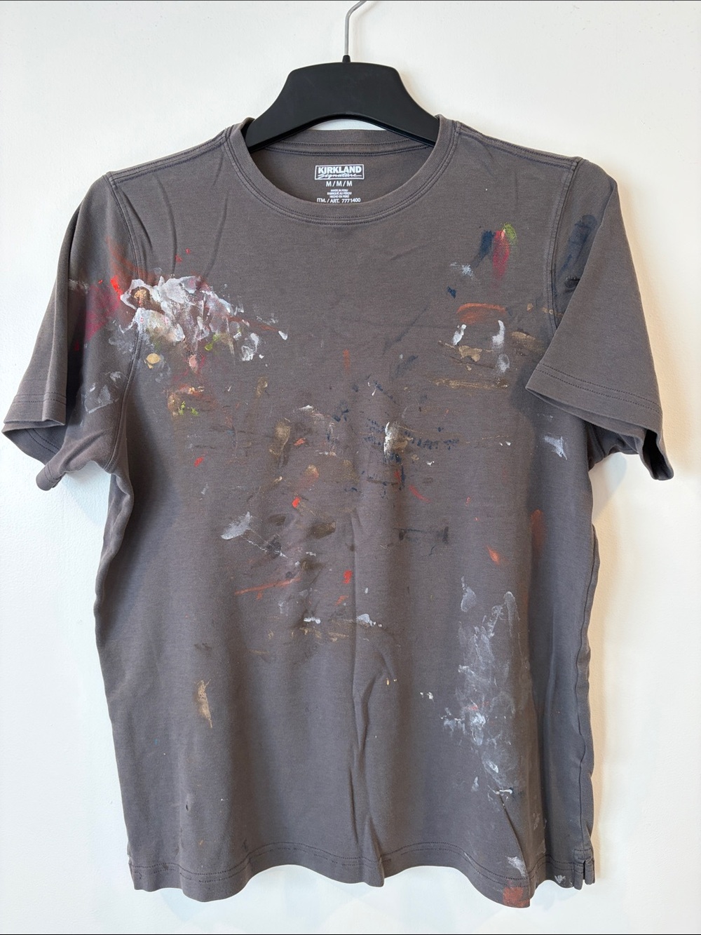 Kirkland Signature Brown Short-Sleeve T-Shirt with Multicolor Paint Splatter